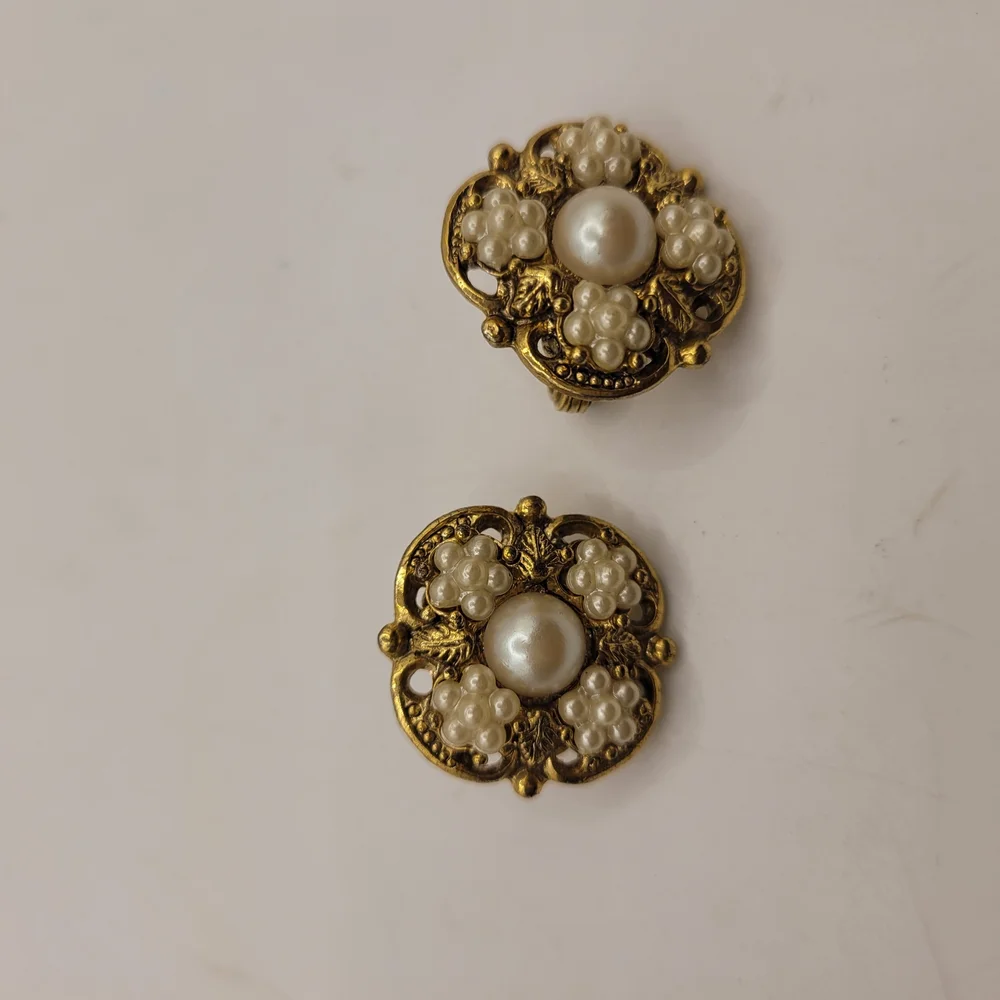 Vintage Gold and Pearl Floral Earrings